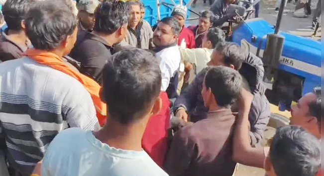 अतिक्रमण खाली करने गए फॉरेस्ट टीम और ग्रामीणों के बीच झड़प, डीएफओ ने कार्रवाई का किया ऐलान