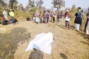बुजुर्ग की नृशंस हत्या : जंगल में मिला गर्दन कटा हुआ शव, फैली सनसनी, कुल्हाड़ी बरामद