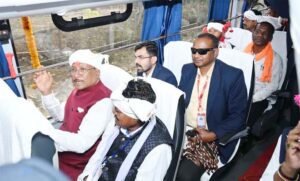 सुदूर वनांचलों को मिली कनेक्टिविटी की नई ताकत : मुख्यमंत्री साय ने किया कुरूसनार से बस में यात्रियों के साथ सफर