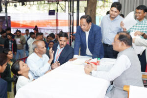 मुख्यमंत्री विष्णु देव साय के निर्देश पर लकवाग्रस्त महिला को तुरंत मंजूर हुए 5 लाख रुपए