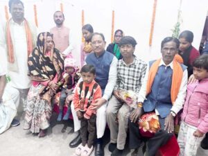 मुख्यमंत्री विष्णु देव साय ने प्रधानमंत्री आवास योजना के हितग्राही के घर पहुँचकर जाना ज़मीनी अनुभव