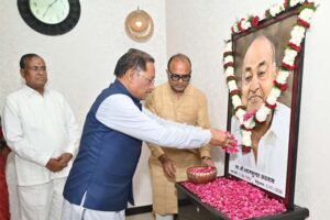 मुख्यमंत्री विष्णु देव साय ने स्वर्गीय श्याम सुन्दर अग्रवाल को दी श्रद्धांजलि