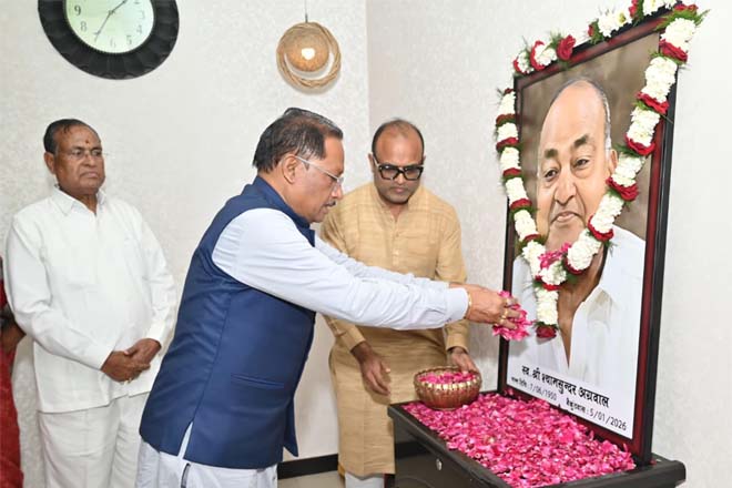 मुख्यमंत्री विष्णु देव साय ने स्वर्गीय श्याम सुन्दर अग्रवाल को दी श्रद्धांजलि