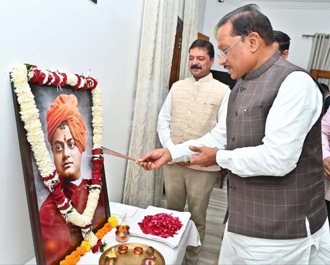 स्वामी विवेकानंद जयंती पर मुख्यमंत्री विष्णु देव साय ने किया नमन, युवाओं से राष्ट्र निर्माण में आगे आने का आह्वान