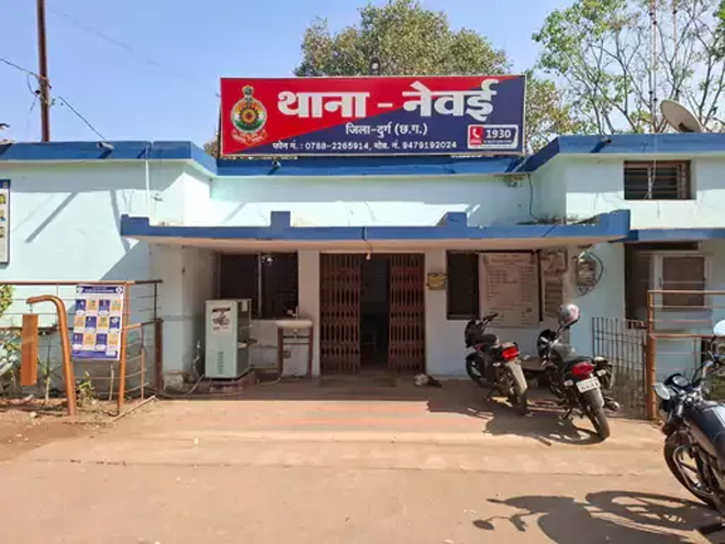 कानून-व्यवस्था को दे रहा था चुनौती : कलेक्टर ने डॉक्टर को एक साल के लिए किया जिला बदर, डॉक्टर के खिलाफ 5 आपराधिक मामले है दर्ज