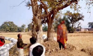 पेड़ पर फंदे से लटकती मिली शख्स की लाश : इलाके मे मचा हड़कंप, पुलिस जांच मे जुटी  