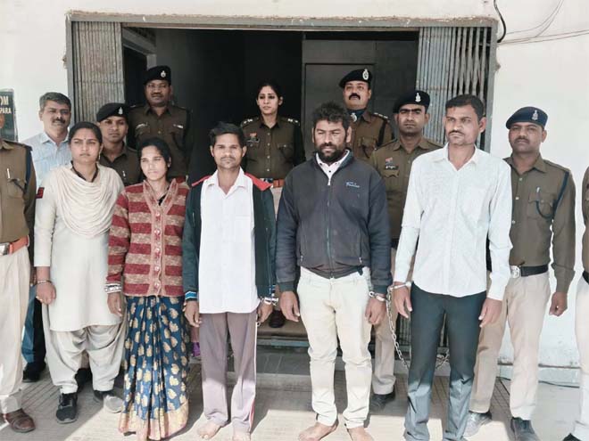 अननेचुरल सेक्स से परेशान पत्नी ने दी 40 हजार की सुपारी, पति का सिर कलम कर की हत्या, शव रेलवे ट्रैक पर फेंका