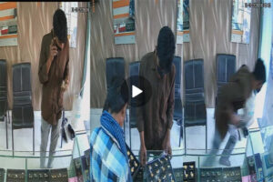 दो ज्वेलरी दुकानों से लॉकेट चोरी : दिनदहाड़े बाइक सवार बदमाशों ने दिया वारदात को अंजाम, सीसीटीवी में कैद हुई घटना