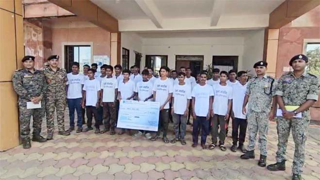 लाल आतंक का साथ छोड़ मुख्यधारा में लौटे 29 नक्सली, सुरक्षाबलों के सामने किया सरेंडर