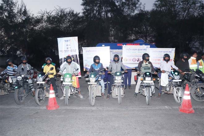 राष्ट्रीय सड़क सुरक्षा माह : रायपुर-बिलासपुर हाइवे पर चलाया गया जागरूकता अभियान