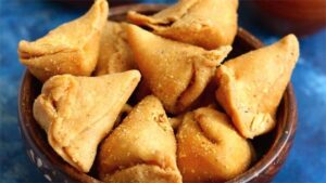 तातापानी महोत्सव में समोसा खाने से 7 लोग अस्पताल में भर्ती, जानिए क्या था कारण?