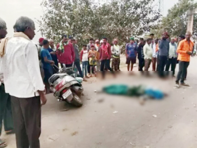 तेज रफ्तार हाइवा की चपेट में आने से शिक्षिका की मौत, स्कूटी से जा रही थी मायके