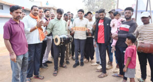 छेरछेरा तिहार : सामाजिक समरसता और लोक संस्कृति का उत्सव, घर-घर अन्न दान लेकर मंत्री टंक राम वर्मा ने निभाई छेरछेरा की परम्परा