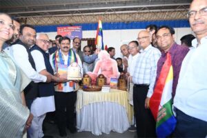 उपमुख्यमंत्री विजय शर्मा ने ‘मूकमाटी एक्सप्रेस’ को हरी झंडी दिखाकर किया रवाना