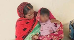 आवारा कुत्तों का आतंक : स्कूल जा रहे मासूम को कुत्ते ने बुरी तरह नोचा, गंभीर हालत में अस्पताल में भर्ती