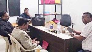 छत्तीसगढ़ हाउसिंग बोर्ड के उपायुक्त और बाबू 65 हजार रिश्वत लेते गिरफ्तार, मूल्यांकन के नाम पर ले रहे थे घूस