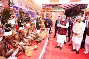 अमित शाह ने देखा बस्तर की जनजातीय विरासत का वैभव, विजेता दलों से मिलकर बढ़ाया उत्साह