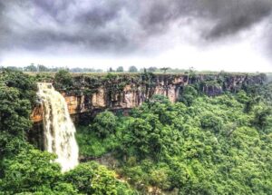 बस्तर पर्यटन को नई दिशा : मेंद्री घूमर जलप्रपात के समीप सजेगा भव्य रिसोर्ट