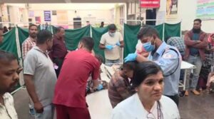 भीषण सड़क हादसा : शादी मे जा रहे 40 से ज्यादा ग्रामीणों से भारी पिकअप तीन बार पलटी, 22 लोग घायल