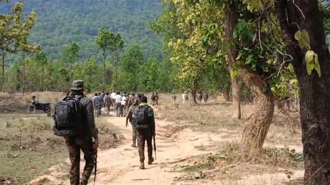 मुठभेड़ में मारा गया नक्सलियों का कमांडर उधम सिंह, एके  47 हथियार भी बरामद, जंगलों में चल रही भीषण मुठभेड़ 