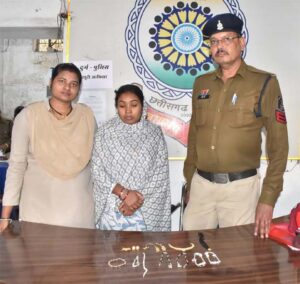 खेलते-खेलते पड़ोसी के घर पहुंचे बच्चे को हैवान बुजुर्ग ने मारी कुल्हाड़ी, चोरी करने वाले पति-पत्नी भी गिरफ्तार