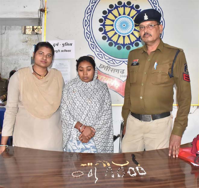खेलते-खेलते पड़ोसी के घर पहुंचे बच्चे को हैवान बुजुर्ग ने मारी कुल्हाड़ी, चोरी करने वाले पति-पत्नी भी गिरफ्तार