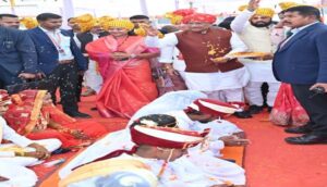 बौद्ध परंपराओं के साथ छह नवदंपत्तियों ने लिया जीवनभर साथ निभाने का संकल्प, मुख्यमंत्री कन्या विवाह में बौद्ध धर्म के जोड़ों को मिला मुख्यमंत्री का आशीर्वाद