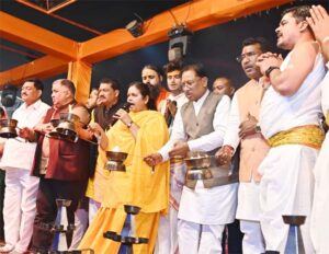 मुख्यमंत्री विष्णुदेव साय ने भगवान राजीव लोचन एवं कुलेश्वरनाथ महादेव मंदिर में की पूजा अर्चना  