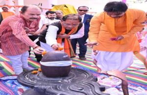 नीलकंठेश्वर महादेव मंदिर के प्राण-प्रतिष्ठा समारोह में मुख्यमंत्री श्री विष्णु देव साय हुए शामिल, सामुदायिक भवन निर्माण की घोषणा