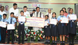 मेहनत की चमक और सरकारी संबल : श्रमिक की बेटी डिंपल कश्यप अब संस्कार सिटी स्कूल में संवार रही अपना भविष्य