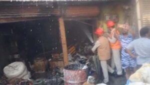 इलेक्ट्रॉनिक गोदाम में लगी भीषण आग, लाखों का सामान जलकर हो गया खाक