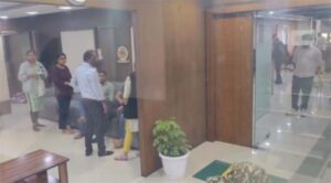कोल कारोबारी के फिल ग्रुप पर आईटी की दबिश, गाड़ियों पर लगा था एसआईआर का स्टीकर, अंदर बैठे थे आईटी अफसर