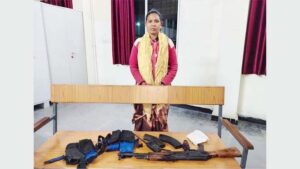 नक्सलवाद को एक और बड़ा झटका, कांकेर में डीवीसीएम मासे बारसा ने एके-47 हथियार के साथ किया सरेंडर