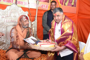 राजिम कुंभ कल्प 2026 : पर्यटन मंत्री राजेश अग्रवाल ने त्रिवेणी संगम पर संतों से की भेंट, बिहान दीदियों द्वारा बनाए गए छत्तीसगढ़ी व्यंजनों का चखा स्वाद
