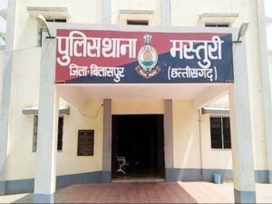 खिड़की में लटकी हुई मिली युवती की लाश : 3 दिन पहले घर छोड़कर रह रही थी प्रेमी के साथ, परिजनों ने लगाया हत्या का आरोप