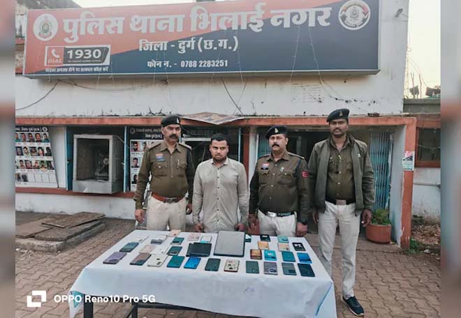 परीक्षा केंद्रों के बाहर खड़ी गाड़ियों से मोबाइल चोरी, फिर यूपीआई से खाते खाली, पुलिस ने पकड़ा मास्टरमाइंड