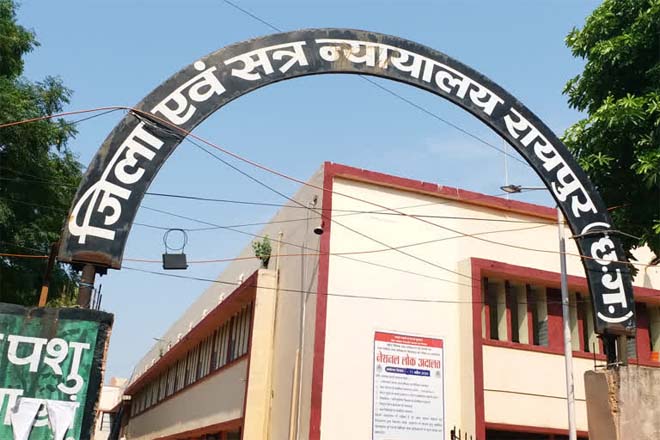 रायपुर में फिल्मी स्टाइल में भागे हत्या के 2 कैदी: कोर्ट परिसर में पुलिस को दिया चकमा, शहर में नाकाबंदी