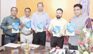 राजस्व मंत्री श्री टंक राम वर्मा ने नागरिकों के हितों से जुड़ी भू-अभिलेख पुस्तकों का किया विमोचन