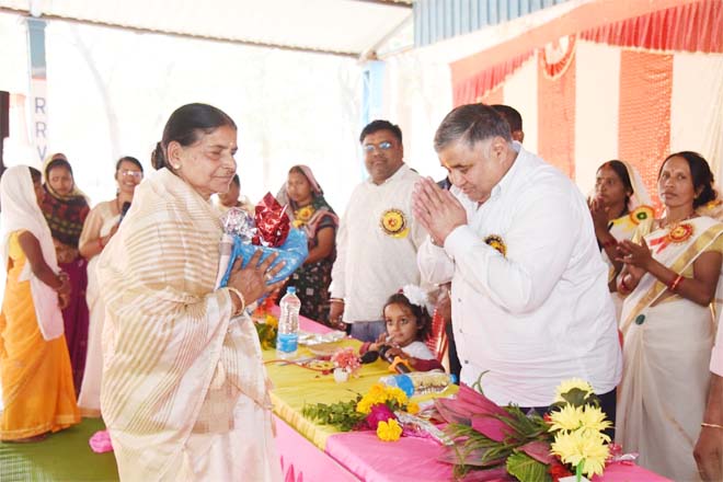 रामगढ़ में मितानिनों द्वारा आयोजित स्वास्थ्य पंचायत सम्मेलन में शामिल हुए पर्यटन एवं संस्कृति मंत्री राजेश अग्रवाल