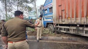 रफ्तार का कहर : तेज रफ्तार ट्रक ने स्कूटी सवार को मारी टक्कर, तेलीबांधा मे युवक को कुचला मौके पर ही मौत