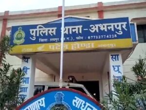 फिल्मी स्टाइल में लूट : बदमाशों ने चॉइस सेंटर संचालक से छीने 1.50 लाख, बाइक हुई बंद पैसे और बैग छोड़कर भागे  