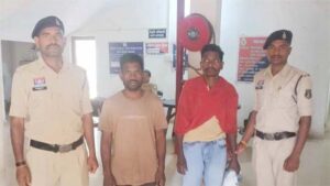 बलरामपुर के तुर्रीपानी गांव में अफीम की खेती, पुलिस ने दो लोगों की किया गिरफ्तार, 2 करोड़ का अफीम भी जब्त