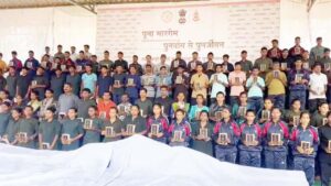 बस्तर में 108 नक्सलियों का सरेंडर, 3.60 करोड़ कैश और 1 किलो सोना भी बरामद