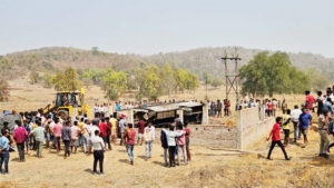 बड़ा सड़क हादसा : करडेगा से कुनकुरी आ रही बस पलटी, 5 यात्रियों की मौके पर मौत