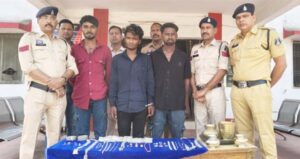 चोर गिरोह का पर्दाफ़ाश : पुलिस ने 24 घंटे मे किया खुलासा, 3 आरोपियों से सोना-चांदी के जेवर, बर्तन और नगदी बरामद