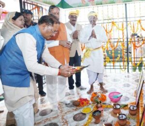 मुख्यमंत्री विष्णुदेव साय ने बड़ादेव की पूजा कर प्रदेशवासियों की सुख-समृद्धि की कामना की