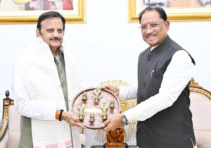मुख्यमंत्री से मध्यप्रदेश के उपमुख्यमंत्री राजेंद्र शुक्ला ने की मुलाकात, रायपुर – रीवा हवाई सेवा के लिए की मुख्यमंत्री के प्रयासों की सराहना