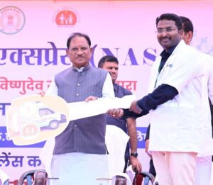 प्रदेश की लाइफलाइन हुई सशक्त : मुख्यमंत्री विष्णुदेव साय ने 370 नई एम्बुलेंस को दिखाई हरी झंडी