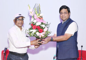 जनसंपर्क विभाग के अपर संचालक जे.एल. दरियो को सेवानिवृत्ति पर दी गई गरिमामय विदाई