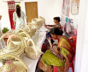 पारंपरिक हस्तशिल्प उत्पाद बना आजीविका का साधन, स्व सहायता समूह से जुड़कर कांसाबेल की महिलाओं ने स्वरोजगार की राह अपनाई